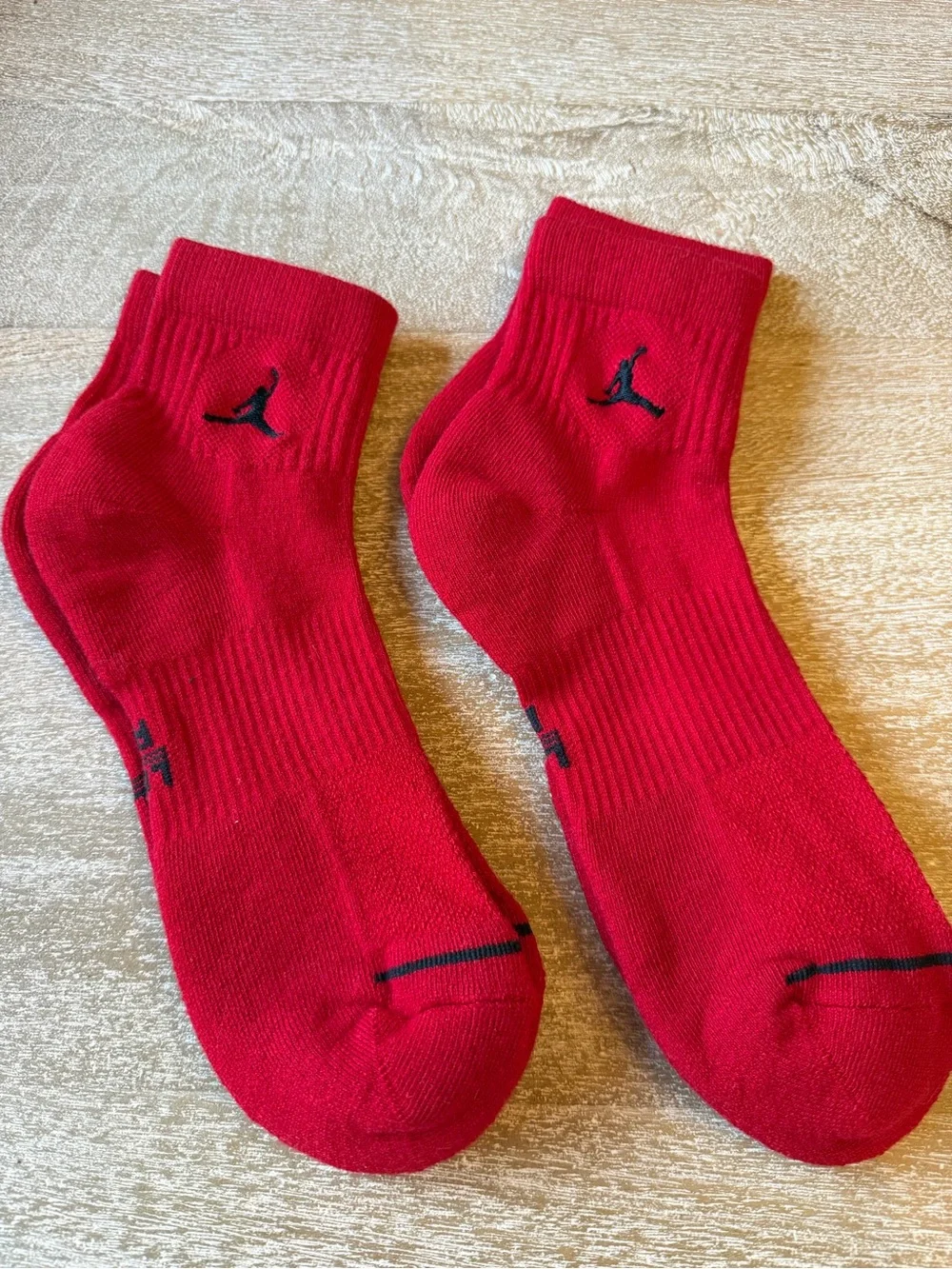 NWOT Nike Jordan Everyday Ankle Socks – 2 Pairs – Red – Size Large